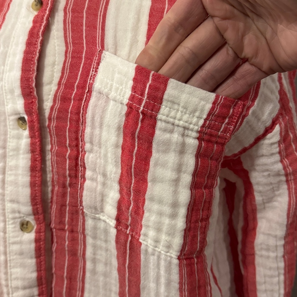 Old Navy Cotton Button Up Shirt-S-Red/White Striped-Notched Sides-Textured EUC - Picture 3 of 15